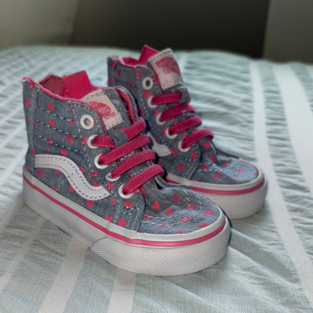 Vans toddler girls High-Top Sneakers with Pink Hearts